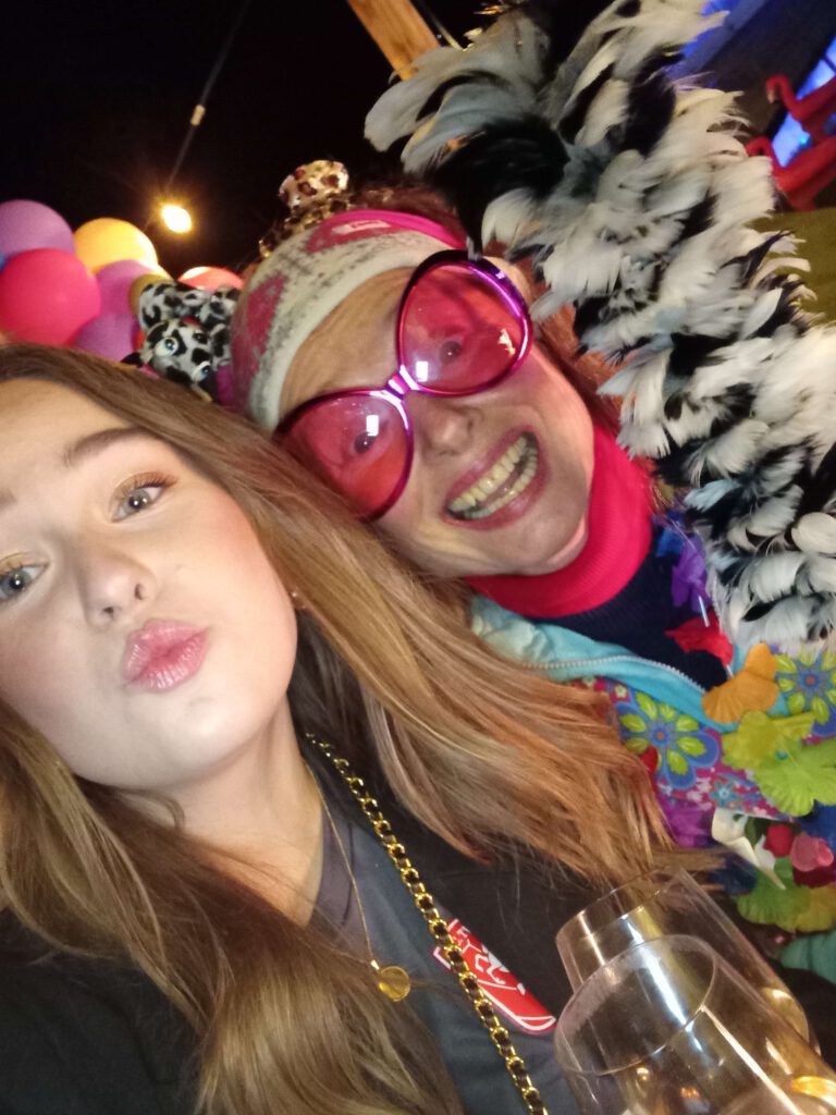 Angèle Roelofs als typetje (toiletjuffrouw) voor toptypetjes op bedrijfsfeest