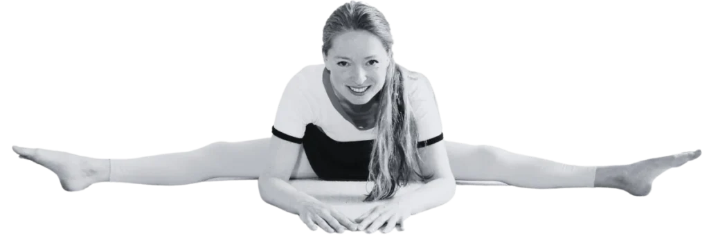 Spagaat op de grond in zwartwit - Bewegingstherapie GGZ