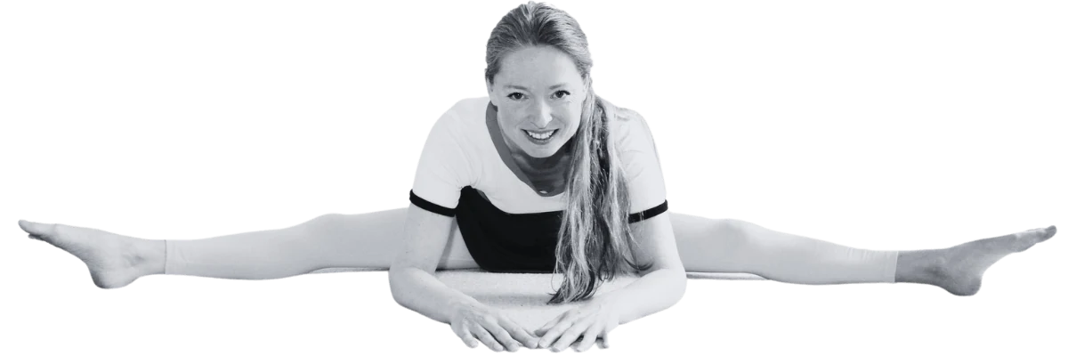 Angele-Roelofs-Split-transparant-1200-x-400-px Spagaat op de grond in zwartwit - Bewegingstherapie GGZ